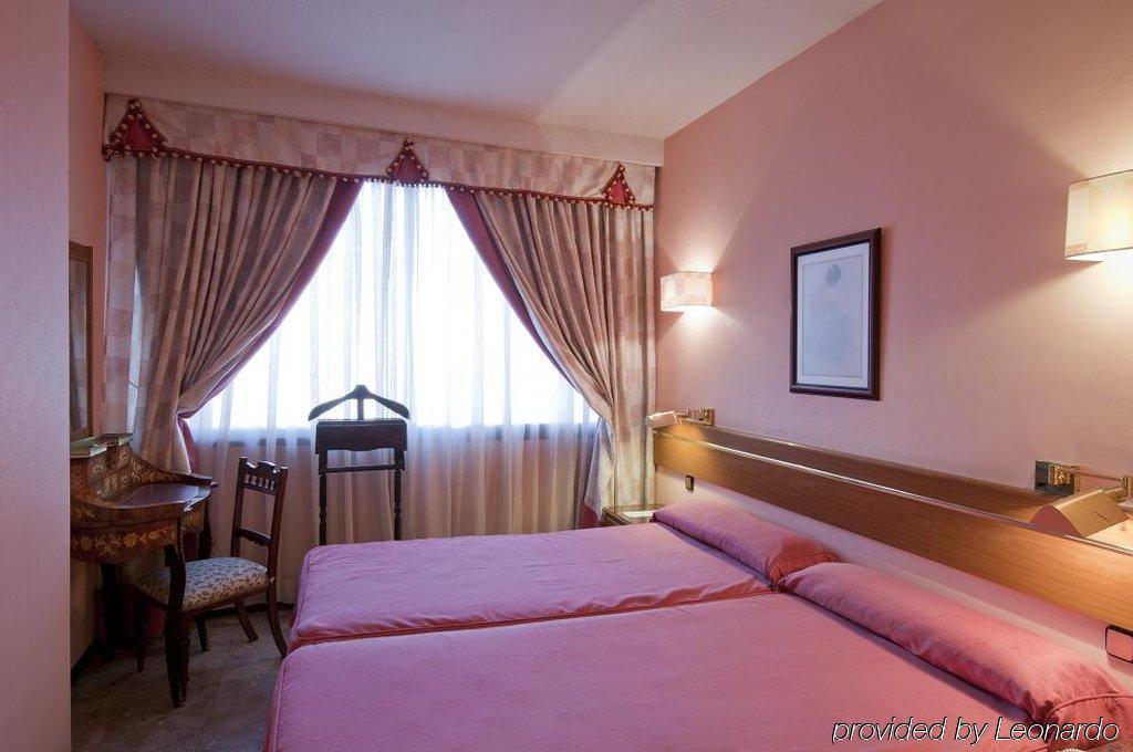 Hotel Foxa 25 Madrid Habitación foto